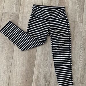 Athleta Women Striped Cropped Leggings Mid-Rise Pull-On Stretch Extra Small EUC